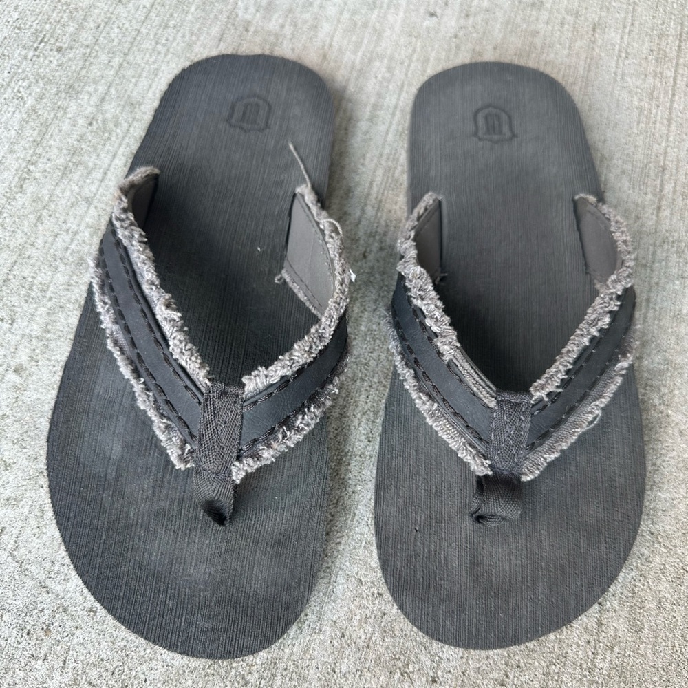 Men’s Gray Flip Flops